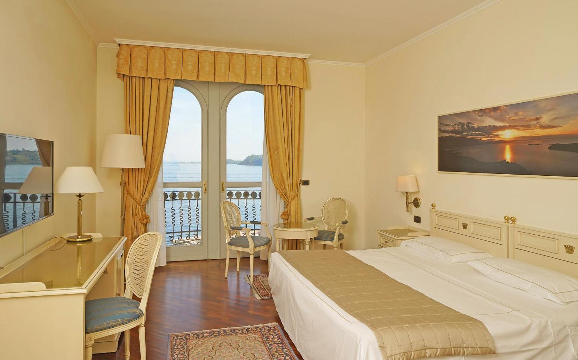 Hotel Savoy Palace Gardone Riviera Exterior foto
